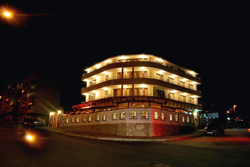 Family Hotel St. Constantine And Helena Ivaylovgrad Exterior foto